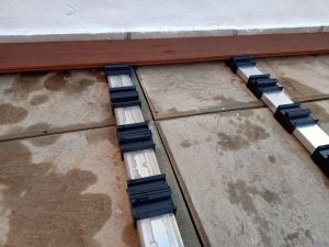 sistema clic rastreles de madera en terraza exterior