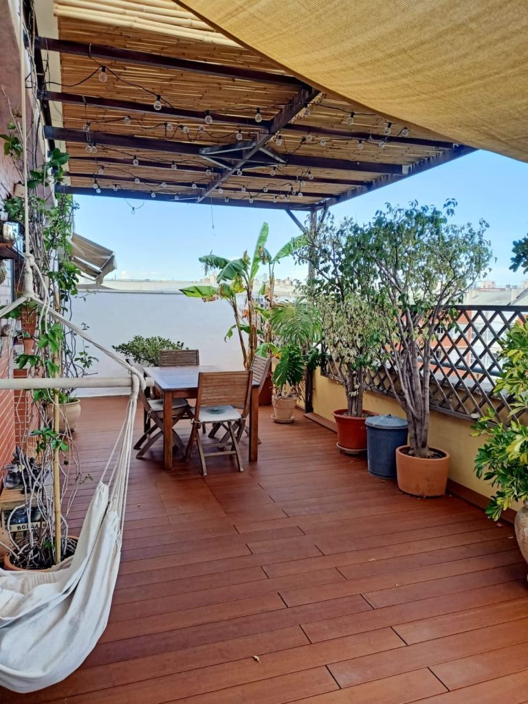 sistema clic rastreles de madera en terraza exterior