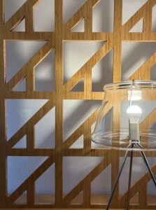 Celosía modelo Baltimore de Stoa en tablero de bambú tipo Vertical Caramel